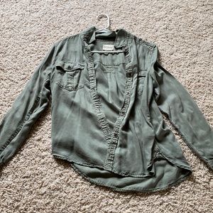 American Eagle Button Up